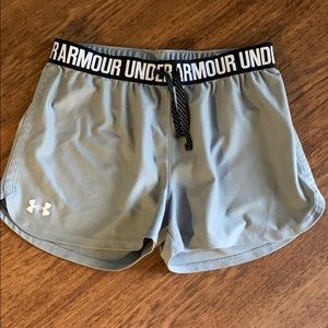 Under Armour Girls XL gray shorts